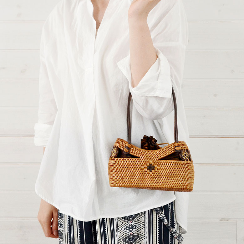 バリ島生まれのかごバッグ