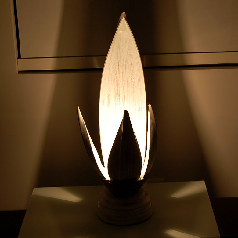 パームリーフランプ アジアンならではの幻想的な光と影