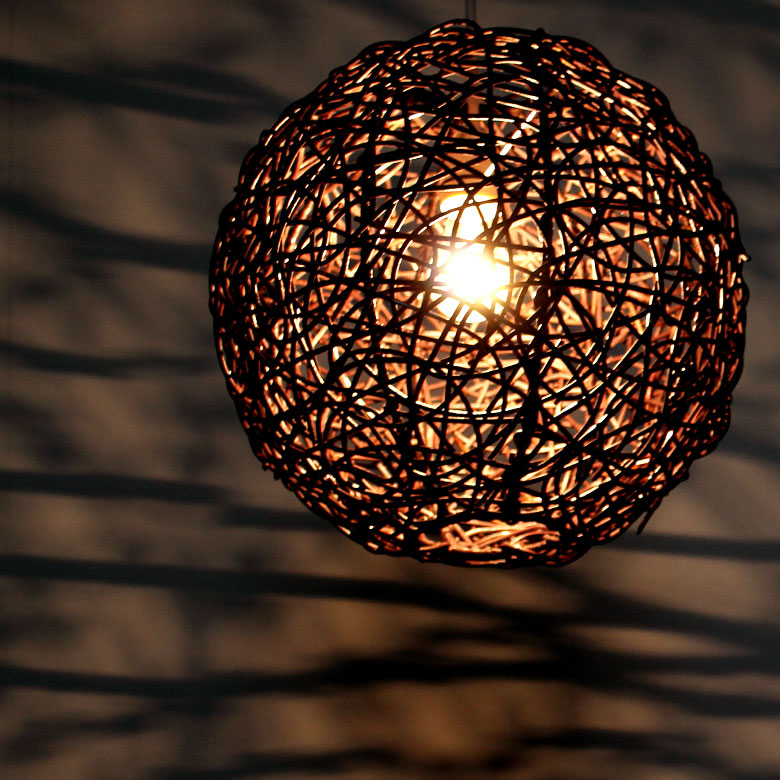 アジアンペンダントランプ 幻想的な光と影はアジアンならでは