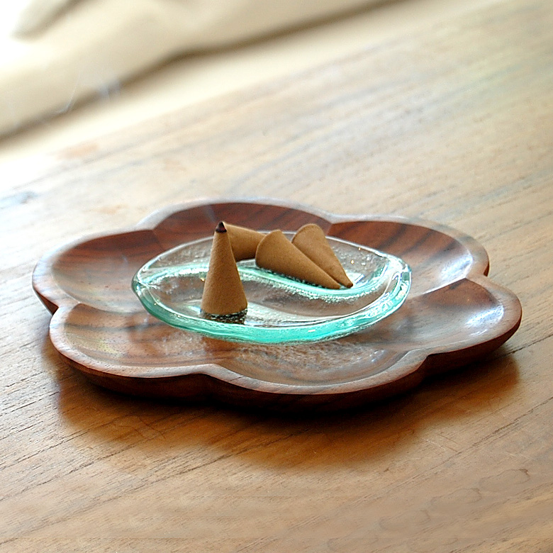 指輪やネックレスなどのアクセサリートレイとしても使えます。