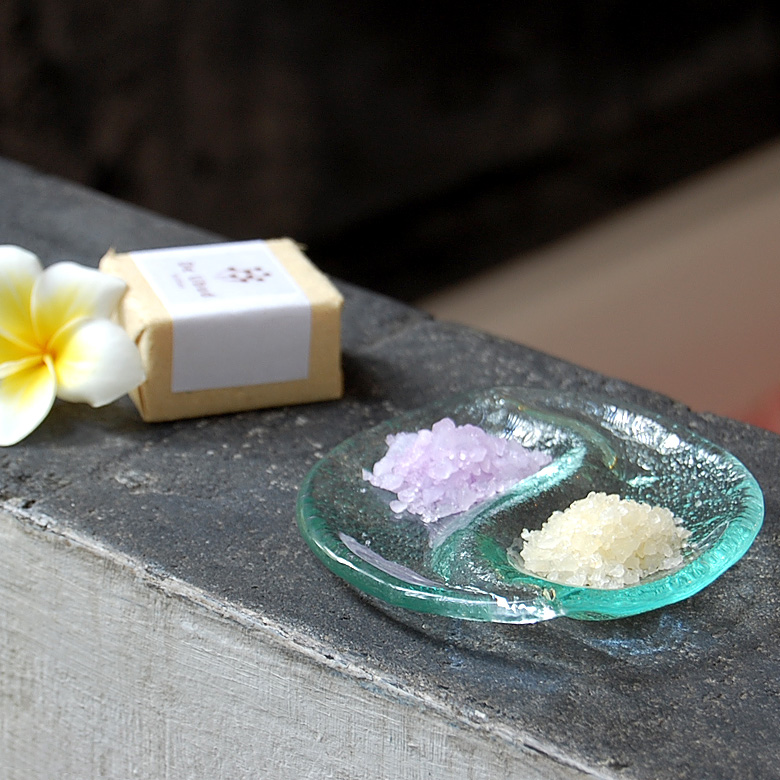 並べてバスソルトを入れると、まるでスパみたいな雰囲気