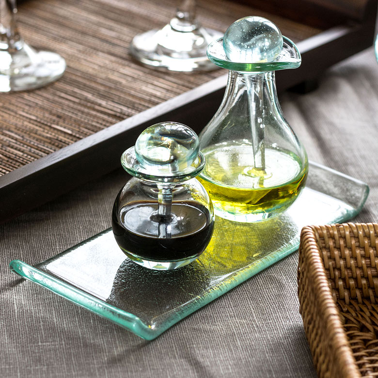 食卓を華やかにテーブルウェアとしても