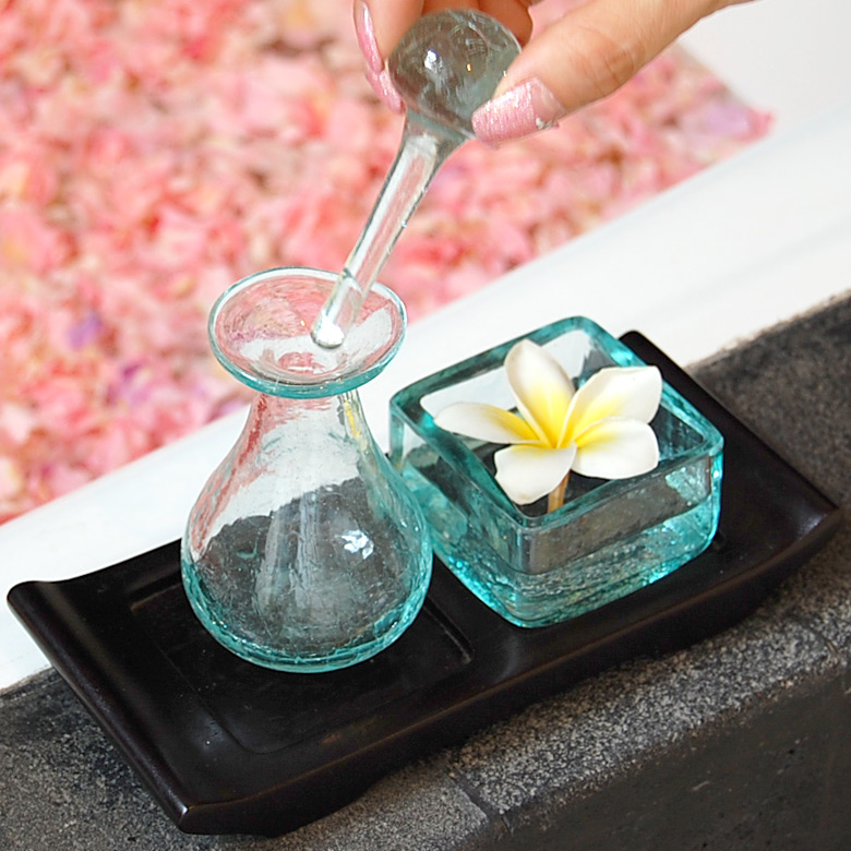 お気に入りのアロマオイルを入れて