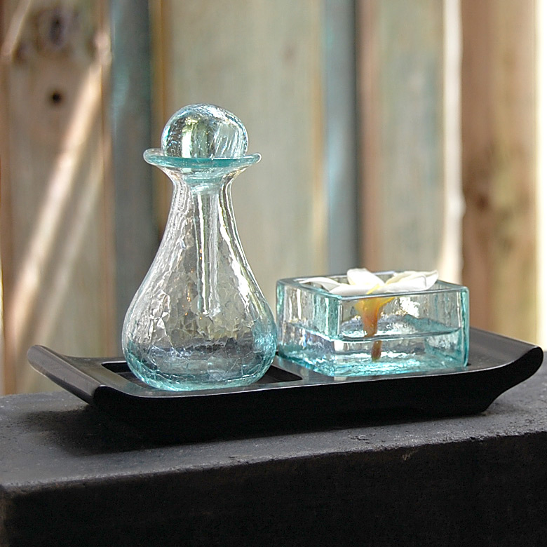 フタにノズルのような棒がついていて