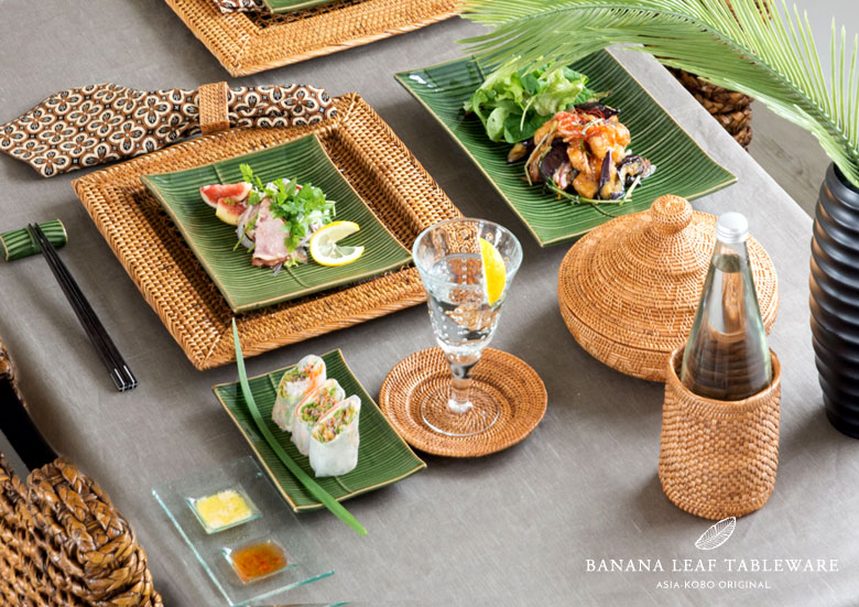 シリーズで使いたい陶器製バナナリーフ柄プレートとカトラリースタンド