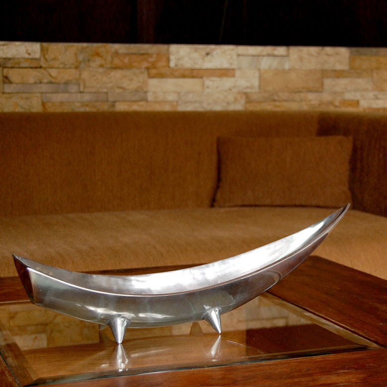 小舟のデザインがバリ島ならではのデコレーショントレイ