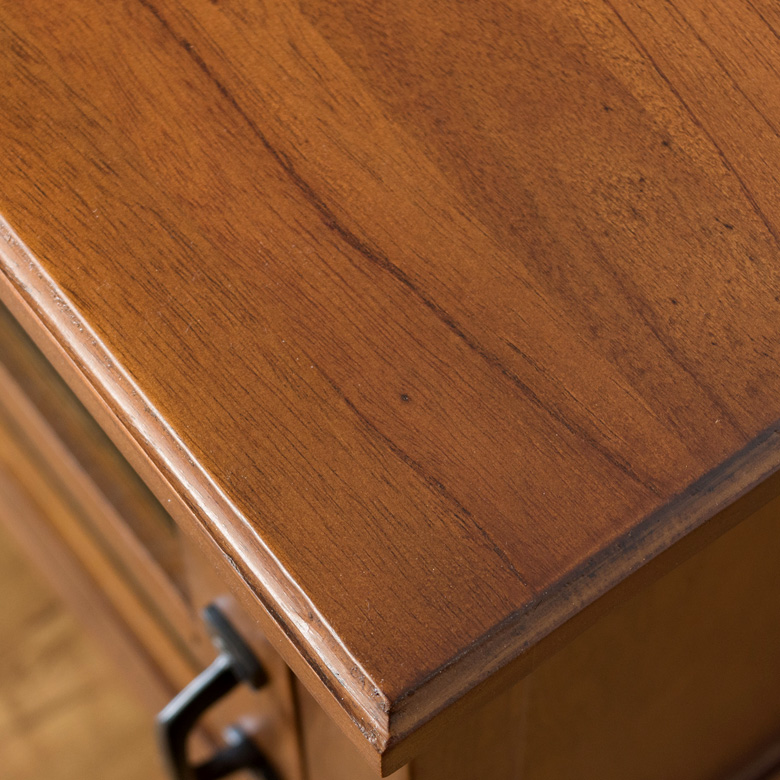 天然木でできたローボード