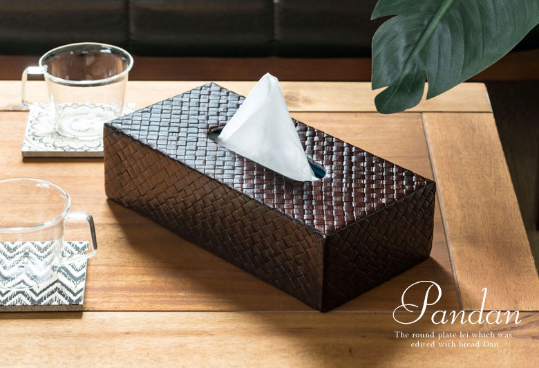 パンダンで編まれたティッシュカバー
