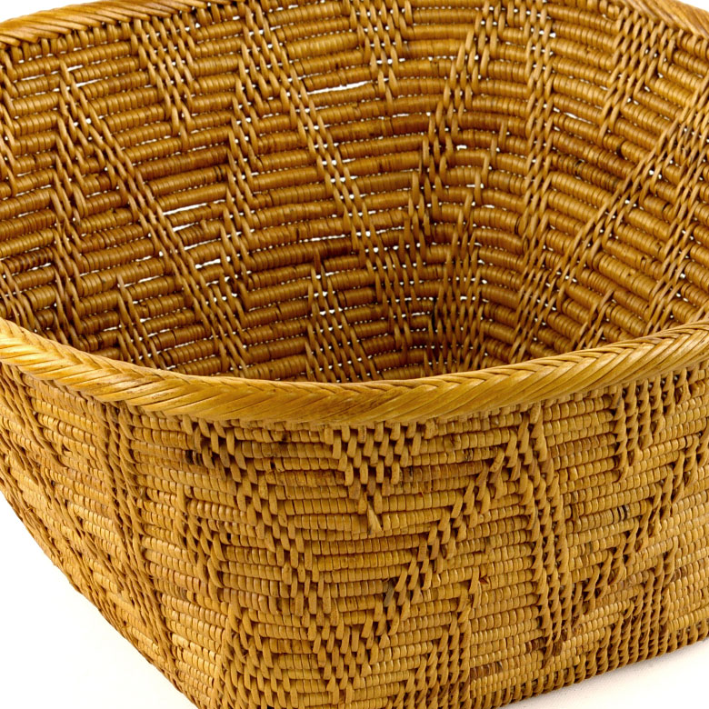 一般的なアタ製品の編み方と少し違うのも特徴