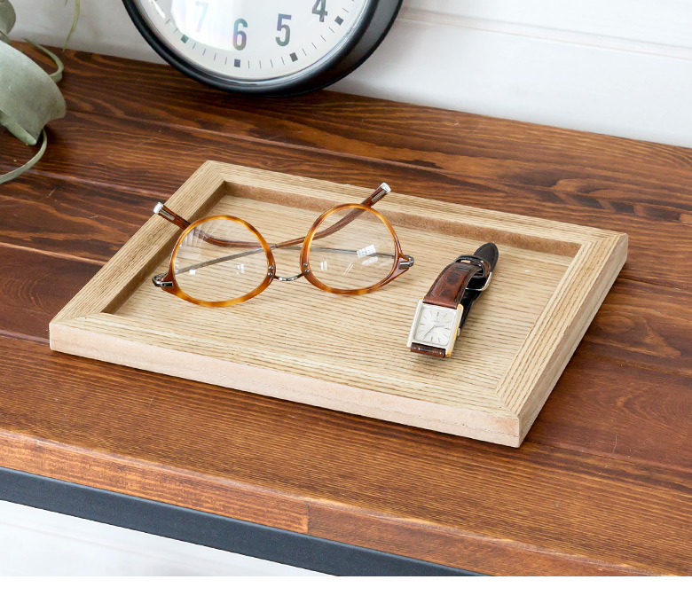 シンプルなコンパクトトレー