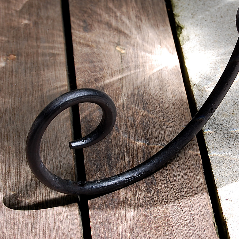 下部のカール部分自立します。