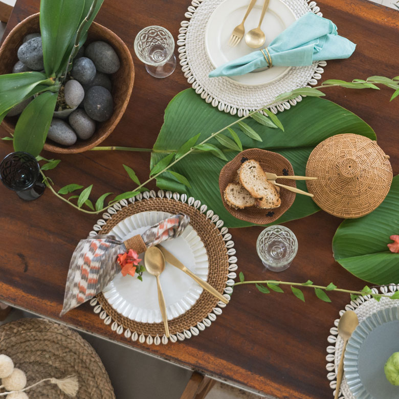 幅広いテイストの食器とマッチ