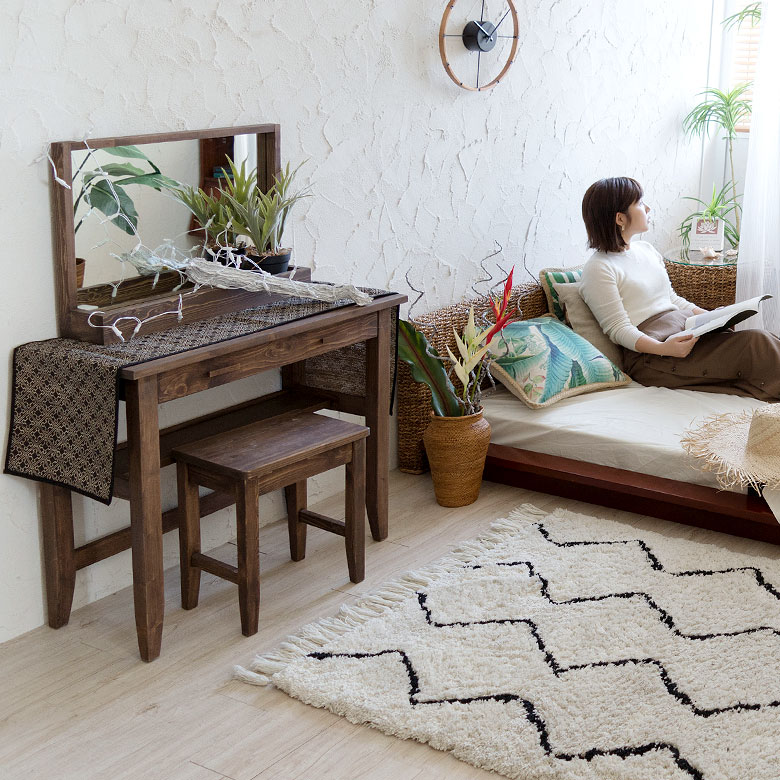 収納付き立て掛けミラー