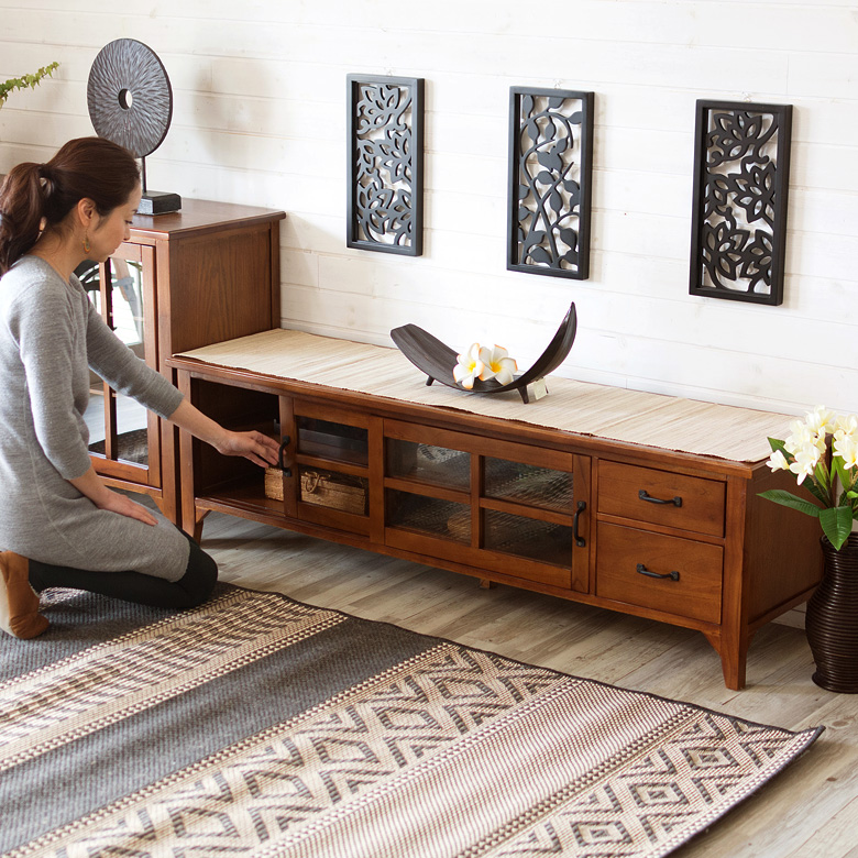 天然木でできたローボード[ワイド]