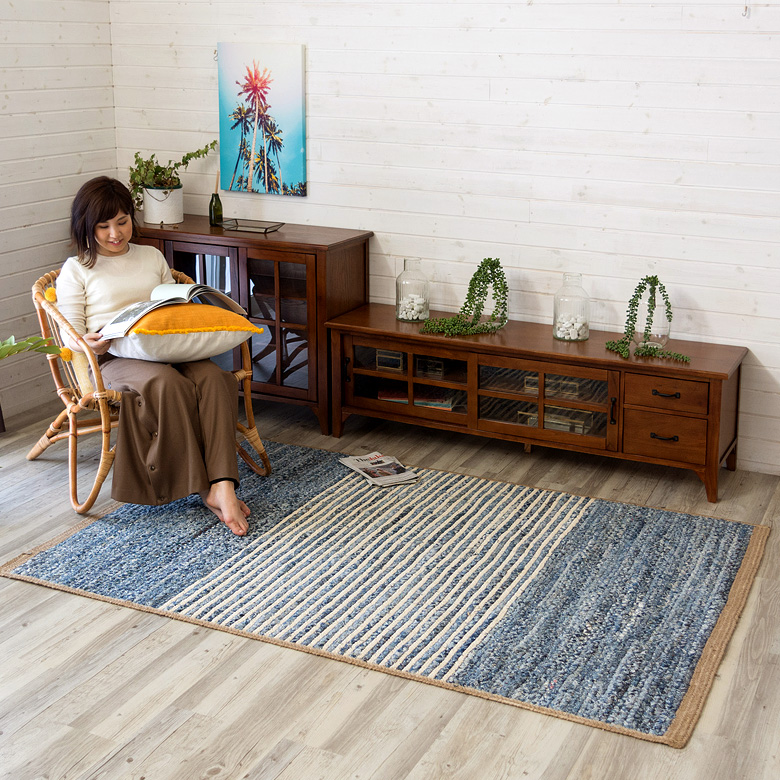 天然木でできたローボード[ワイド]