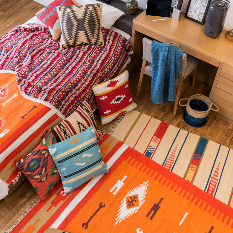 ネイティブ柄 クッション 45cm×45cmBタイプレッド