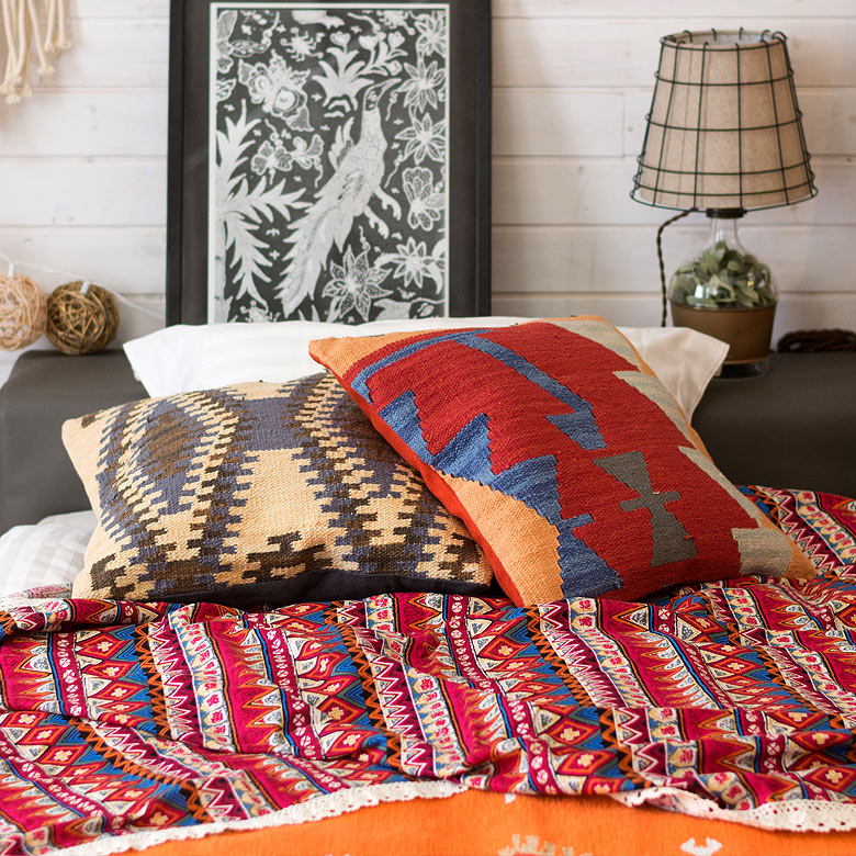 ネイティブ柄 クッション 45cm×45cmCタイプレッド×ベージュ