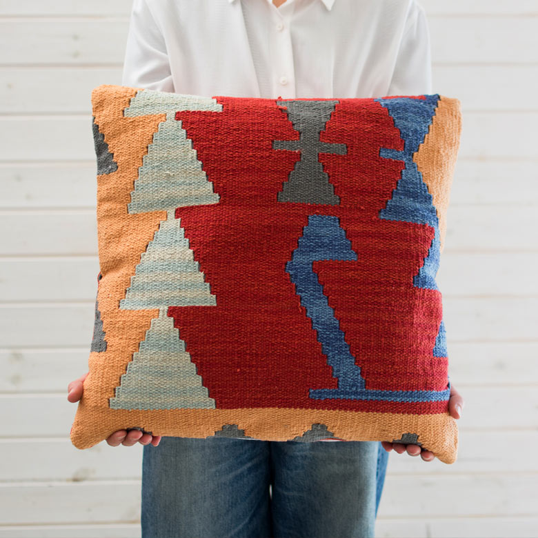 ネイティブ柄 クッション 45cm×45cmCタイプレッド×ベージュ