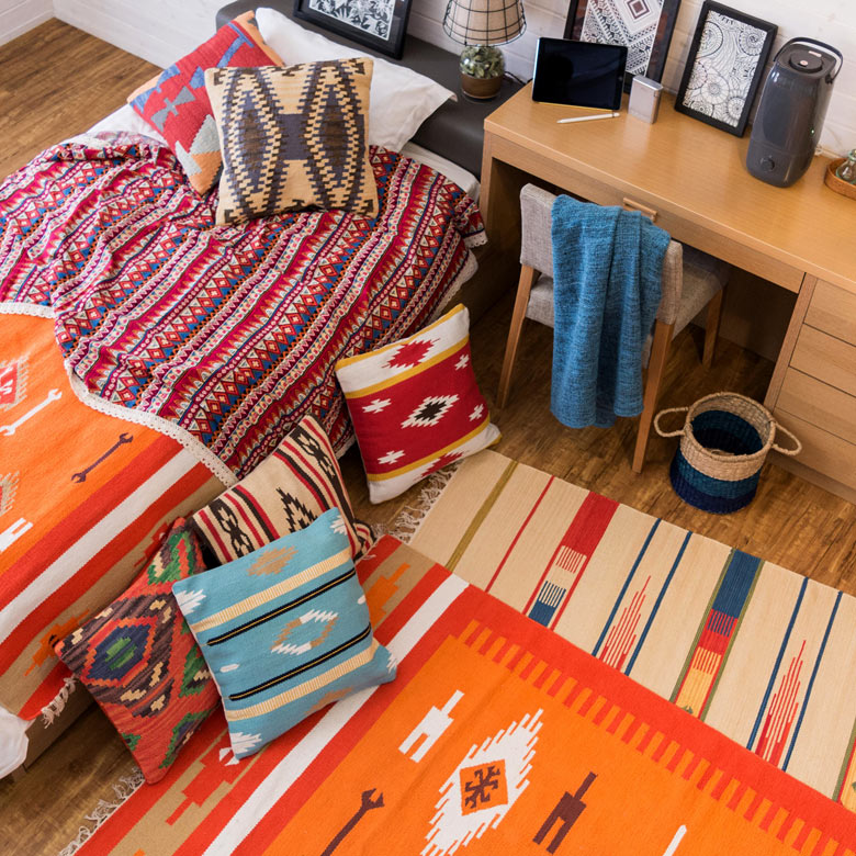 ネイティブ柄 クッション 45cm×45cmCタイプレッド×ベージュ