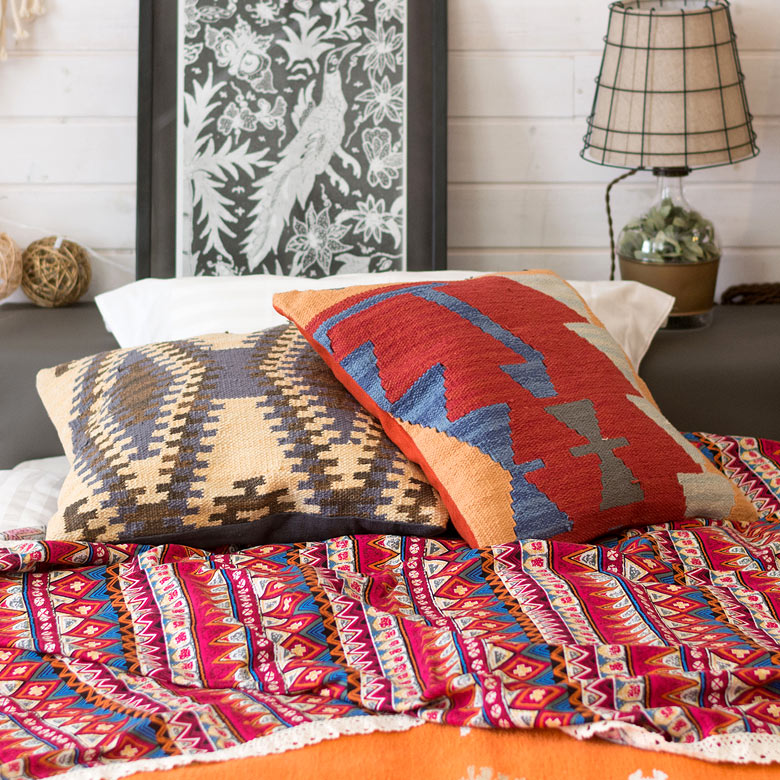 ネイティブ柄 クッション 45cm×45cmFタイプベージュ×ブラウン