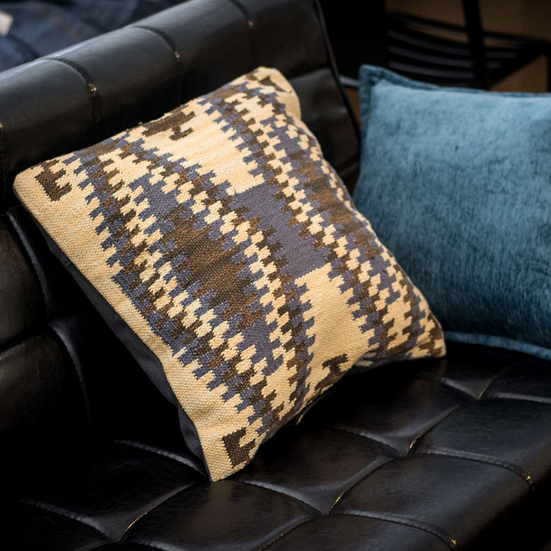 ネイティブ柄 クッション 45cm×45cmFタイプベージュ×ブラウン