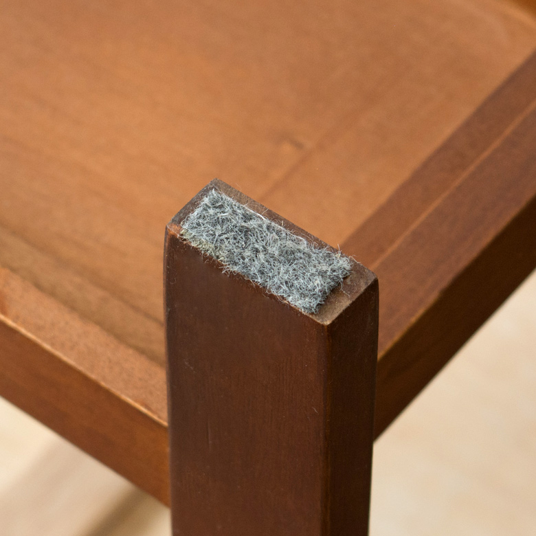 足裏にはフェルトが貼られています。