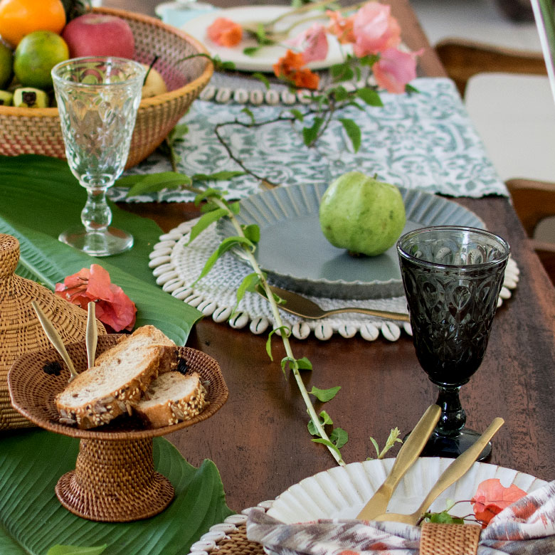 いつものテーブルに、華やかさをプラスしてくれます。