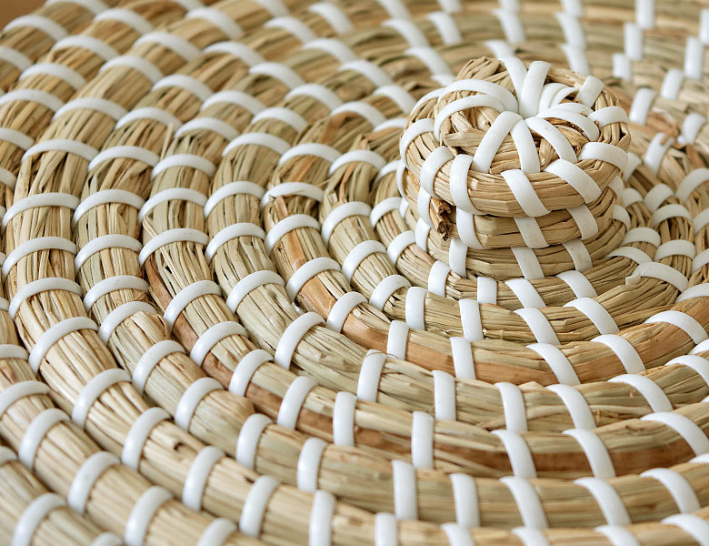 永く使ってほしいからひとつひとつ丁寧に編み上げました。