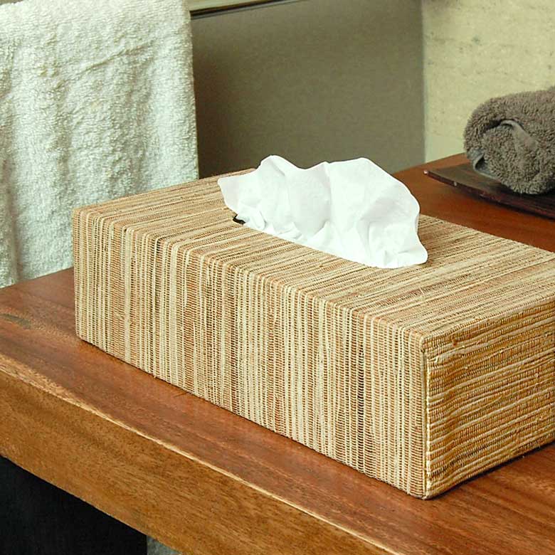 ぬくもり感じる、職人の丁寧な手編み