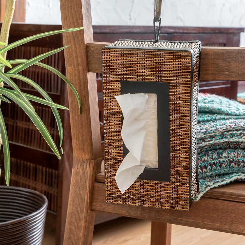 ぬくもり感じる、職人の丁寧な手編み