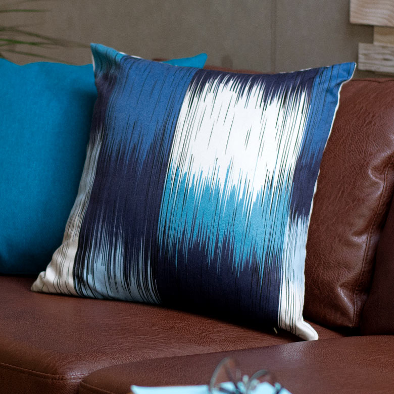 イカット調クッションカバー