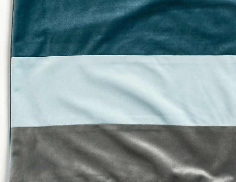 柄違いのクッションカバーを組み合わせて