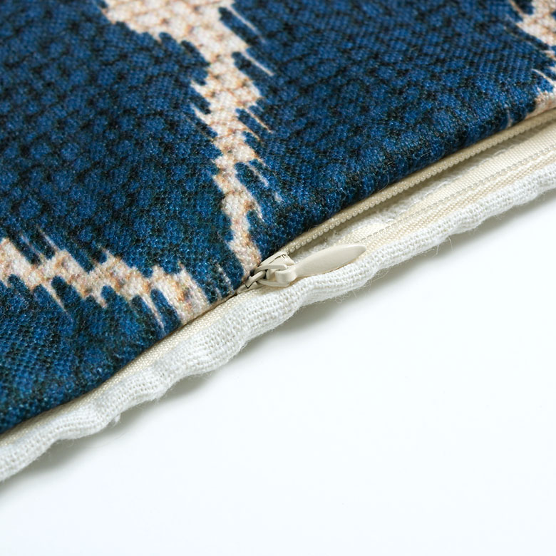 サイドのジッパー