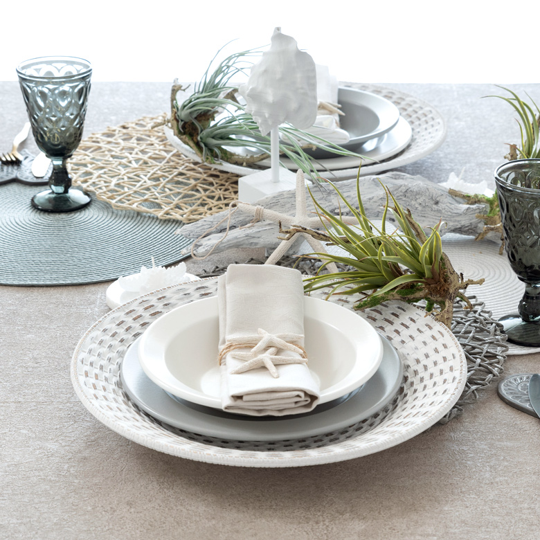 お皿を上に置いてチャージャープレートとして