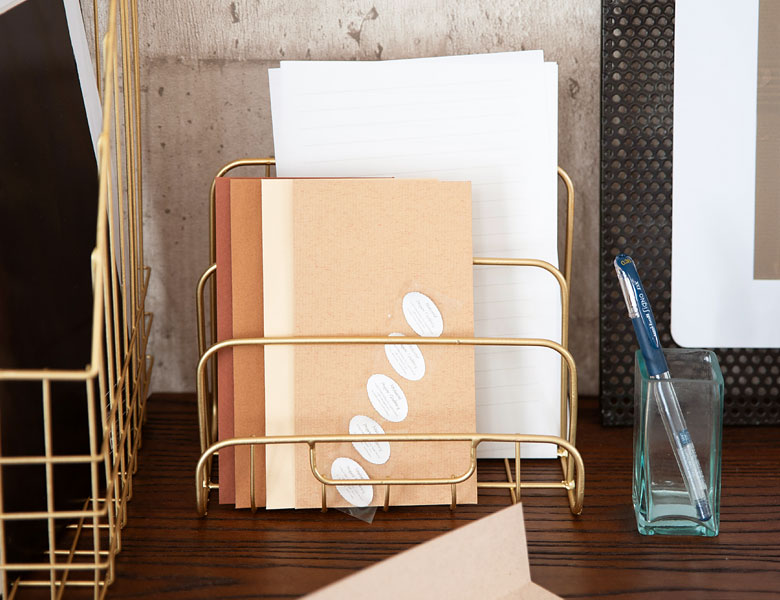 散らかりがちなデスク周りの整理整頓に