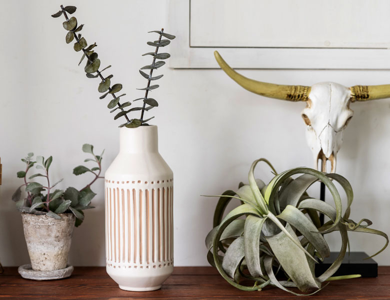 玄関やダイニングっテーブルの空いたスペースにおすすめ