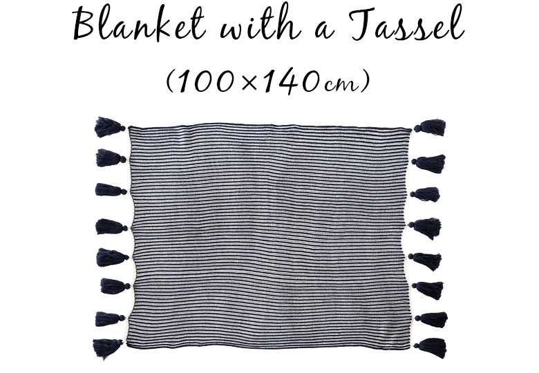 男女を問わず使いやすい、白とネイビーのボーダー柄