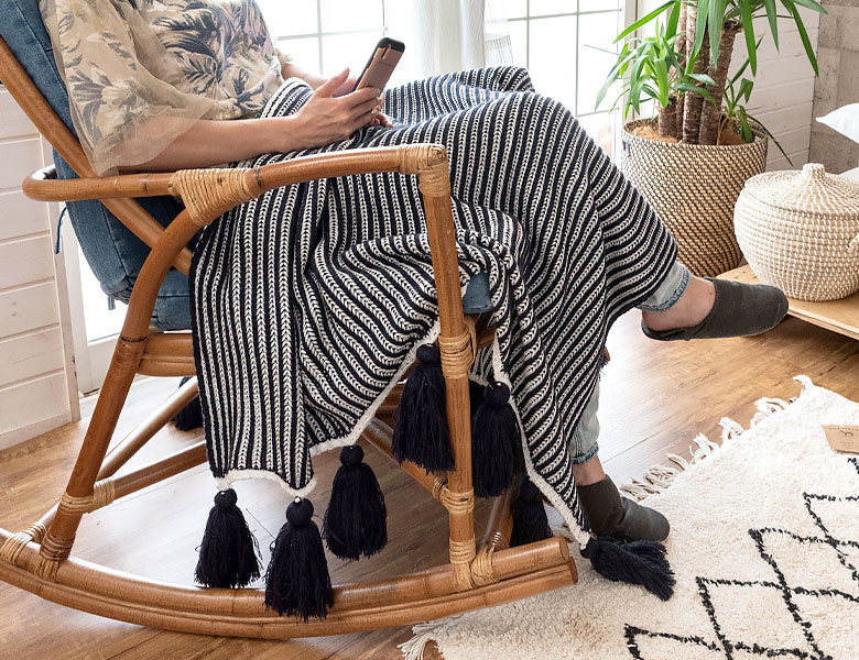 ひざ掛けやソファカバーとして、マルチに使える100×140cmサイズ