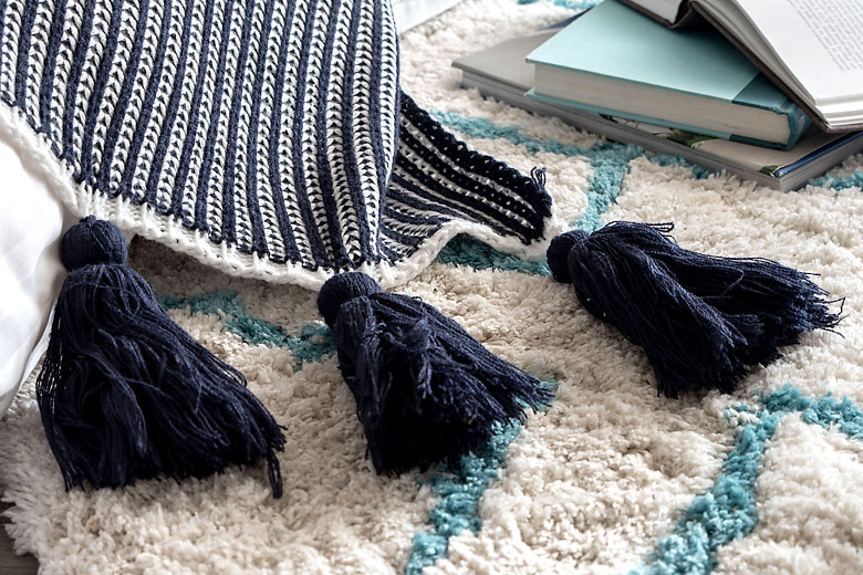 思わず触りたくなる、ふわふわの大ぶりタッセル