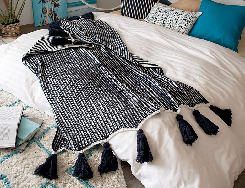 無地の布団に掛けるだけで、ガラっと違う印象に