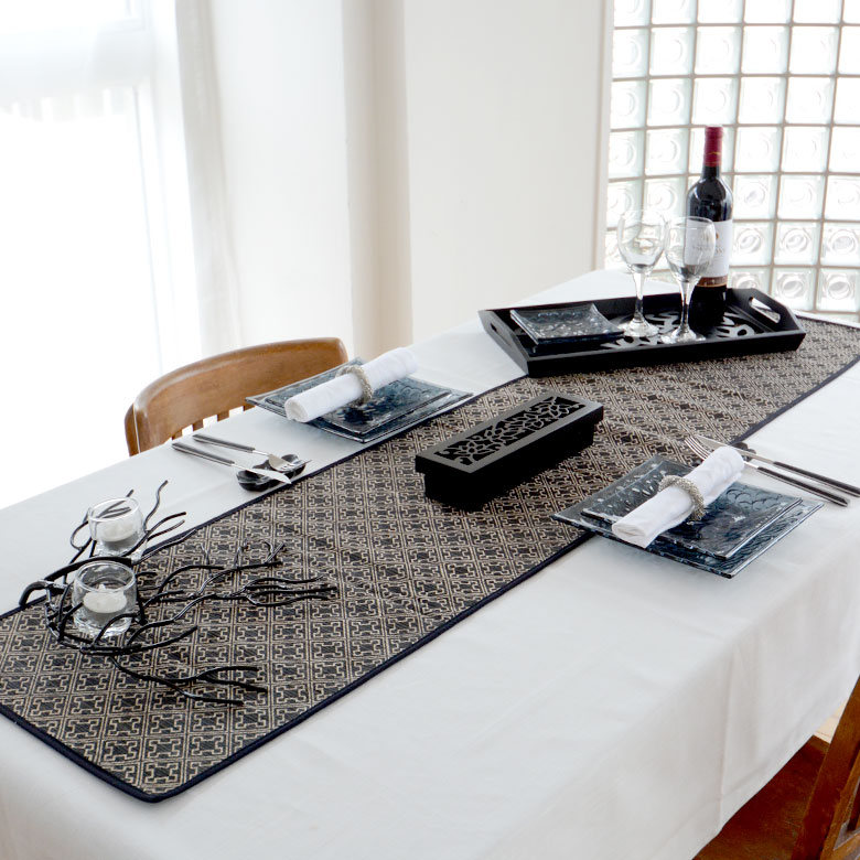 ウォーターヒヤシンスで編まれたバリ島のテーブルランナー