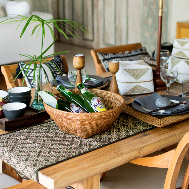 テーブルを飾る敷物としても使えます