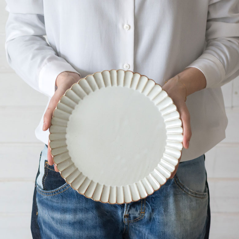 手に持つとこのくらいのサイズ。