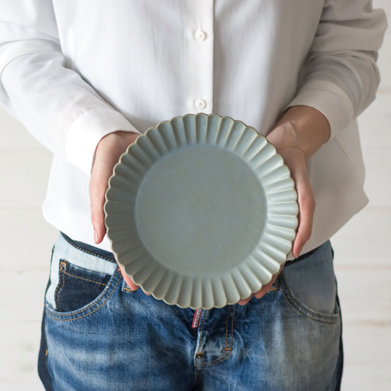 手に持つとこのくらいのサイズ。