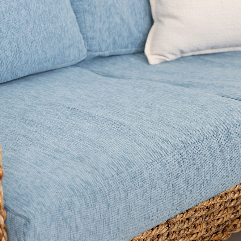 ガラリと雰囲気を変えてくれる水色