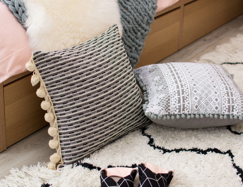 リビングのソファやベッドルームでも