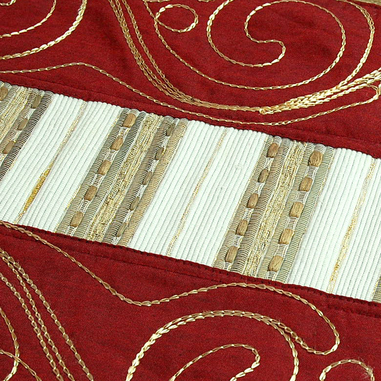 中央部分には香木が縫い付けられています