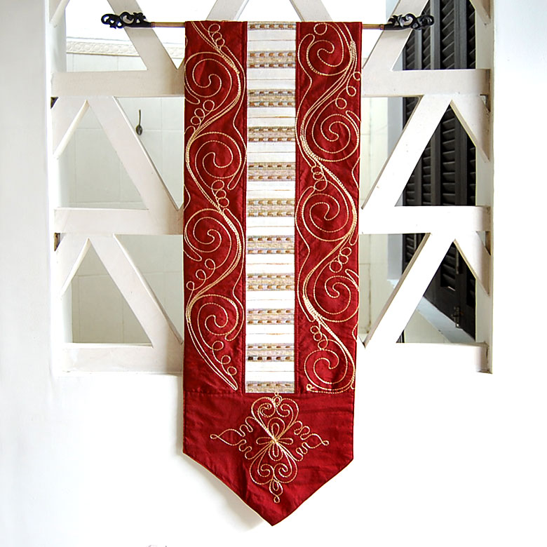 イカットハンガーに掛けて飾れば雰囲気アップ間違いなし！