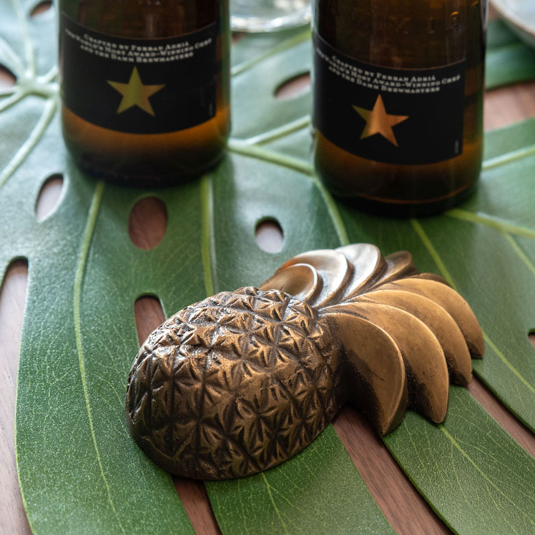 テーブルの主役になりそうな、見ても楽しめるボトルオープナー