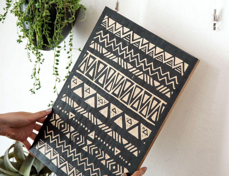 フックに掛けたり、壁に立てかけるだけでも存在感があります